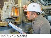 a man checking welding factory. Стоковое фото, агентство Ingram Publishing / Фотобанк Лори
