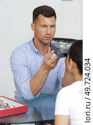 an optician examining patients eyes. Стоковое фото, агентство Ingram Publishing / Фотобанк Лори