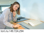 portrait of woman testing the hob. Стоковое фото, агентство Ingram Publishing / Фотобанк Лори