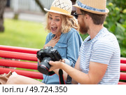 happy man is surprising girlfriend. Стоковое фото, агентство Ingram Publishing / Фотобанк Лори