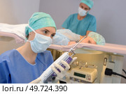 doctor holding medical injection syringe wearing surgical rubber gloves. Стоковое фото, агентство Ingram Publishing / Фотобанк Лори