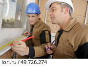 two laborers are at work. Стоковое фото, агентство Ingram Publishing / Фотобанк Лори