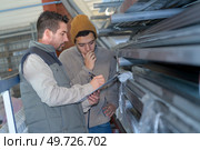 purchasing agent and warehouse clerk. Стоковое фото, агентство Ingram Publishing / Фотобанк Лори