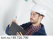 technician doing a bidding estimate. Стоковое фото, агентство Ingram Publishing / Фотобанк Лори