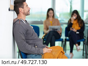 diverse people sitting waiting room. Стоковое фото, агентство Ingram Publishing / Фотобанк Лори