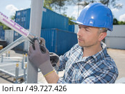 a male worker preparing for transport. Стоковое фото, агентство Ingram Publishing / Фотобанк Лори