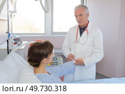 doctor checking on a patient. Стоковое фото, агентство Ingram Publishing / Фотобанк Лори