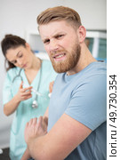 male diabetic patient visiting young female doctor. Стоковое фото, агентство Ingram Publishing / Фотобанк Лори