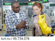 man and woman in store with garden tools. Стоковое фото, агентство Ingram Publishing / Фотобанк Лори
