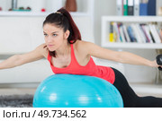 Woman exercising on aerobic ball. Стоковое фото, агентство Ingram Publishing / Фотобанк Лори