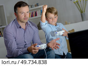 father and son video game playing. Стоковое фото, агентство Ingram Publishing / Фотобанк Лори