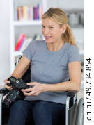 woman in wheelchair using a camera. Стоковое фото, агентство Ingram Publishing / Фотобанк Лори