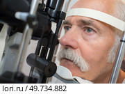 eyesight control in eye clinic. Стоковое фото, агентство Ingram Publishing / Фотобанк Лори