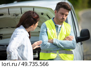 couple argue after their car has broken down. Стоковое фото, агентство Ingram Publishing / Фотобанк Лори