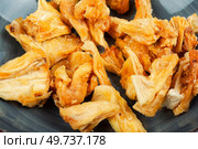 Dry pineapples slice or ananas in bowls. Candy pineapples, candied fruits.. Dried pineapple fruit slices. Стоковое фото, агентство Ingram Publishing / Фотобанк Лори