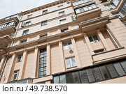 Жилой дом Военно-инженерной академии имени В. В. Куйбышева. Вид здания со стороны внутреннего двора. Подколокольный переулок, дом 16/2. Москва. Россия. Редакционное фото, фотограф E. O. / Фотобанк Лори