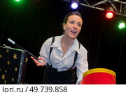 a woman magician on stage. Стоковое фото, агентство Ingram Publishing / Фотобанк Лори