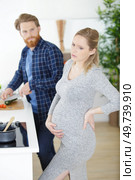 husband is frightened of wifes contractions of false labor. Стоковое фото, агентство Ingram Publishing / Фотобанк Лори