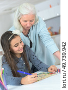 women and compliment from grandma. Стоковое фото, агентство Ingram Publishing / Фотобанк Лори