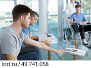 men waiting for doctor appointment. Стоковое фото, агентство Ingram Publishing / Фотобанк Лори