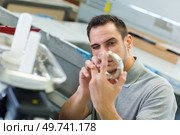 professional worker at the work in pvc shop. Стоковое фото, агентство Ingram Publishing / Фотобанк Лори