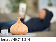 aroma oil diffuser on table in room. Стоковое фото, агентство Ingram Publishing / Фотобанк Лори