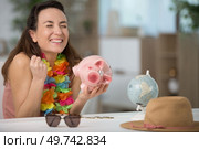 happy woman holding a world globe and piggy-bank. Стоковое фото, агентство Ingram Publishing / Фотобанк Лори