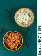 Appetizing stewed cabbage on a plate. Fried Sauerkraut. German cuisine.. Stewed, braised cabbage. Стоковое фото, агентство Ingram Publishing / Фотобанк Лори