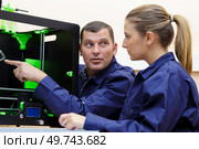 female student debugging the work of the 3d printer. Стоковое фото, агентство Ingram Publishing / Фотобанк Лори