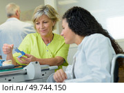 disabled woman training to work in prosthetics laboratory. Стоковое фото, агентство Ingram Publishing / Фотобанк Лори