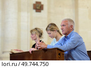 a sad family in church. Стоковое фото, агентство Ingram Publishing / Фотобанк Лори