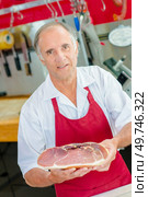 butcher holding a piece of meat. Стоковое фото, агентство Ingram Publishing / Фотобанк Лори