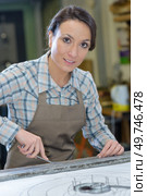 she is scraping the sides. Стоковое фото, агентство Ingram Publishing / Фотобанк Лори