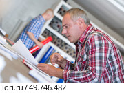 venue designer making design concepts. Стоковое фото, агентство Ingram Publishing / Фотобанк Лори