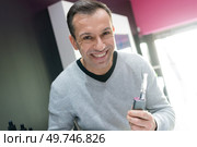 happy customer with e-cig. Стоковое фото, агентство Ingram Publishing / Фотобанк Лори