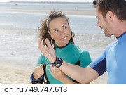a fit couple before surfing. Стоковое фото, агентство Ingram Publishing / Фотобанк Лори