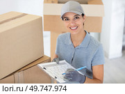 pretty female carrying workingin the warehouse. Стоковое фото, агентство Ingram Publishing / Фотобанк Лори
