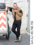unhappy male street cleaner. Стоковое фото, агентство Ingram Publishing / Фотобанк Лори