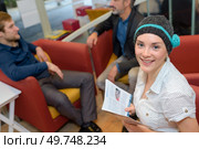 she is having an informal meeting. Стоковое фото, агентство Ingram Publishing / Фотобанк Лори