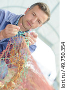 fixing the net. Стоковое фото, агентство Ingram Publishing / Фотобанк Лори