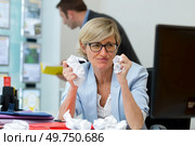 sad businesswoman sitting at office desk. Стоковое фото, агентство Ingram Publishing / Фотобанк Лори
