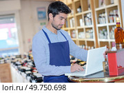wine vendor tending to online order. Стоковое фото, агентство Ingram Publishing / Фотобанк Лори