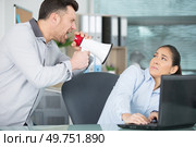 angry boss with megaphone screaming at employee in office. Стоковое фото, агентство Ingram Publishing / Фотобанк Лори