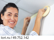 woman with masking tape at home. Стоковое фото, агентство Ingram Publishing / Фотобанк Лори