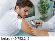 close-up of doctors hands checking mans moles. Стоковое фото, агентство Ingram Publishing / Фотобанк Лори