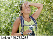 female walker suffering from heat exhaustion. Стоковое фото, агентство Ingram Publishing / Фотобанк Лори