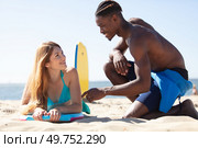 woman and coach-surfer teaching her how to bodyboard. Стоковое фото, агентство Ingram Publishing / Фотобанк Лори