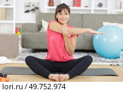 a woman with arms outstretched. Стоковое фото, агентство Ingram Publishing / Фотобанк Лори