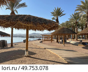 Well-equipped city beach on the Eilat embankment. Стоковое фото, фотограф Irina Opachevsky / Фотобанк Лори