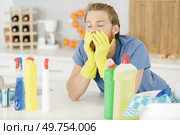 people housework home and tiredness concept. Стоковое фото, агентство Ingram Publishing / Фотобанк Лори